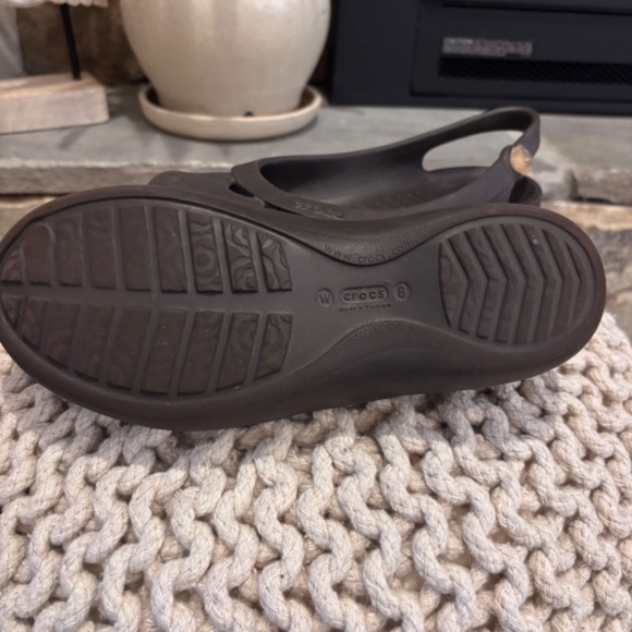 EUC Crocs Women's Jayna Slingback Ballet Flats SZ 8 w/ Flower Charm Gray Brown - Picture 6 of 11